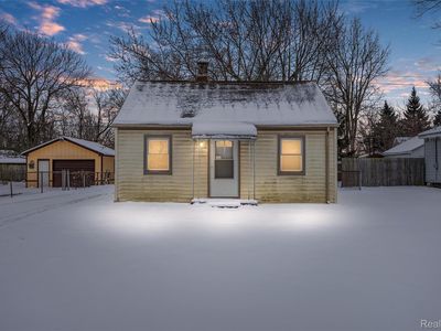 37521 Van Petten St, Romulus, MI, 48174