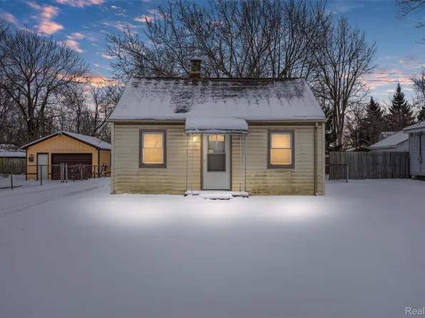 37521 Van Petten St, Romulus, MI 48174