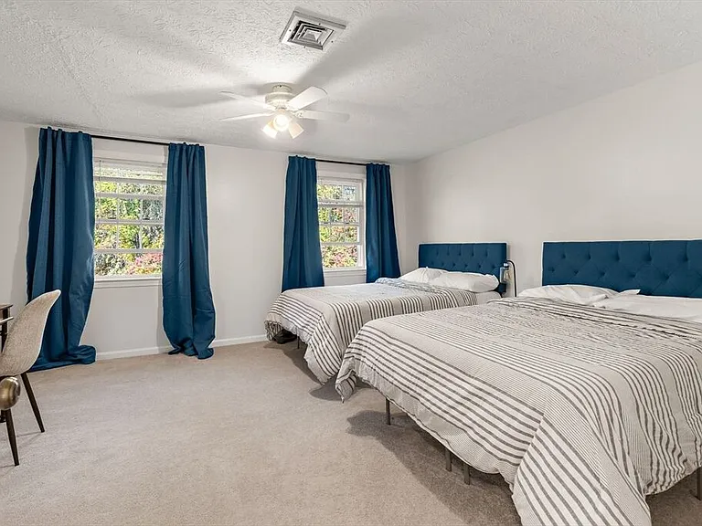 Master Room: Staged