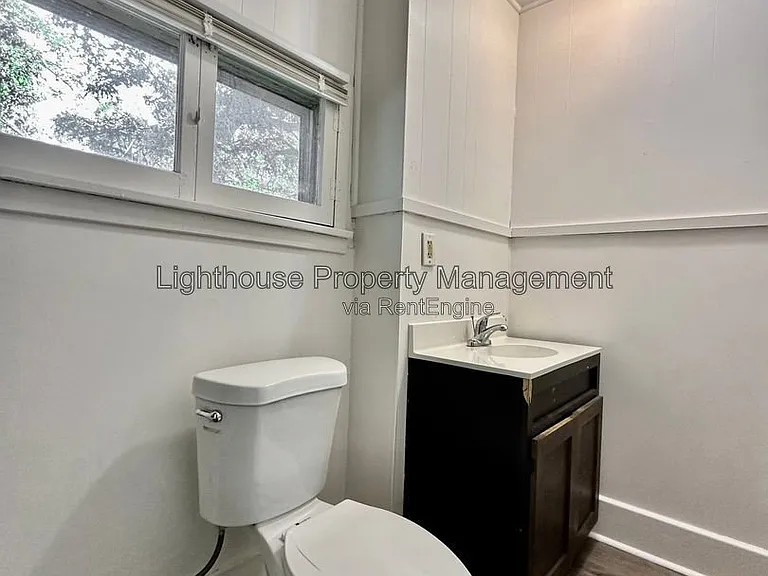 2528 Hoyt St — Photo 12