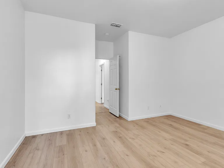 1909 Lindsay Dr — Photo 11
