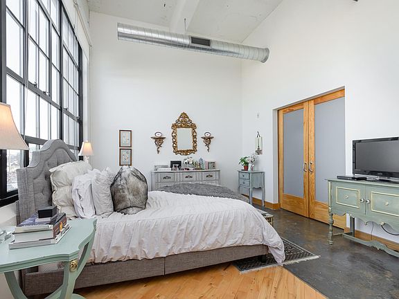 3rd image of 900 Terminal Pl APT 250