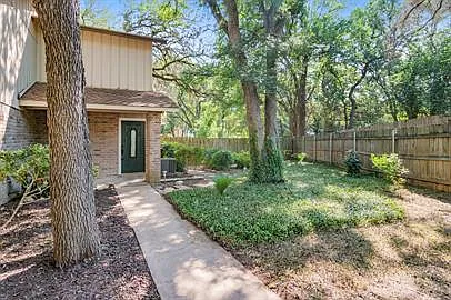 1506 Aquifer Cv #B — Photo 2
