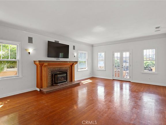 3rd image of 1131 E 2nd St