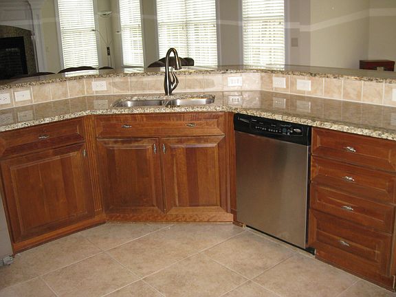 Kitchen sink/granite counter