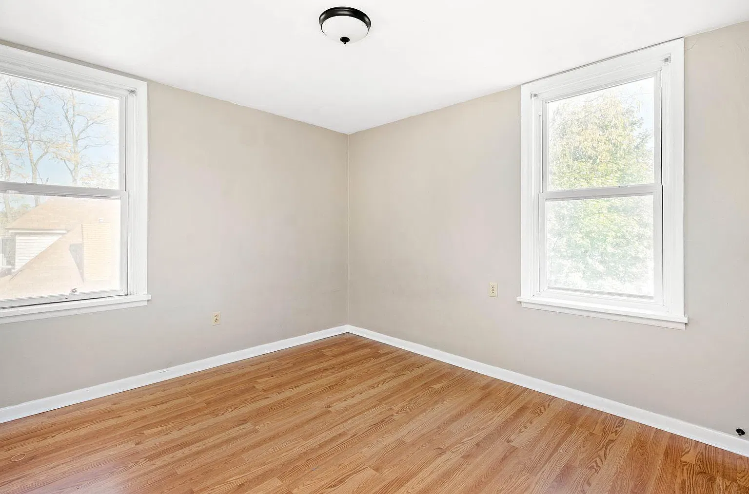 2 bed, 900 sqft, $1,049 — Photo 4