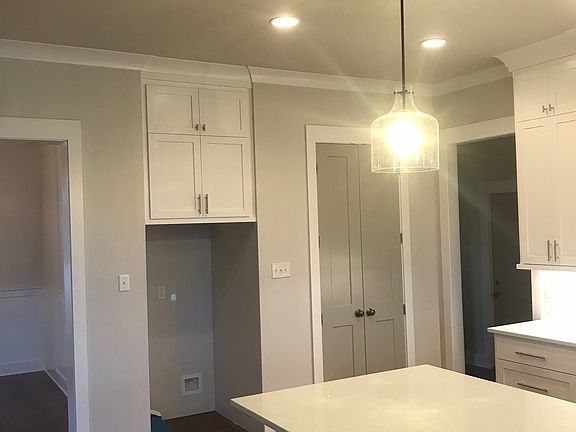 3rd image of 105 Harvest Oaks Cir