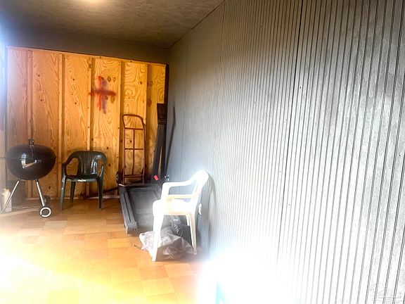 3rd image of 1482 Smith Dairy Rd