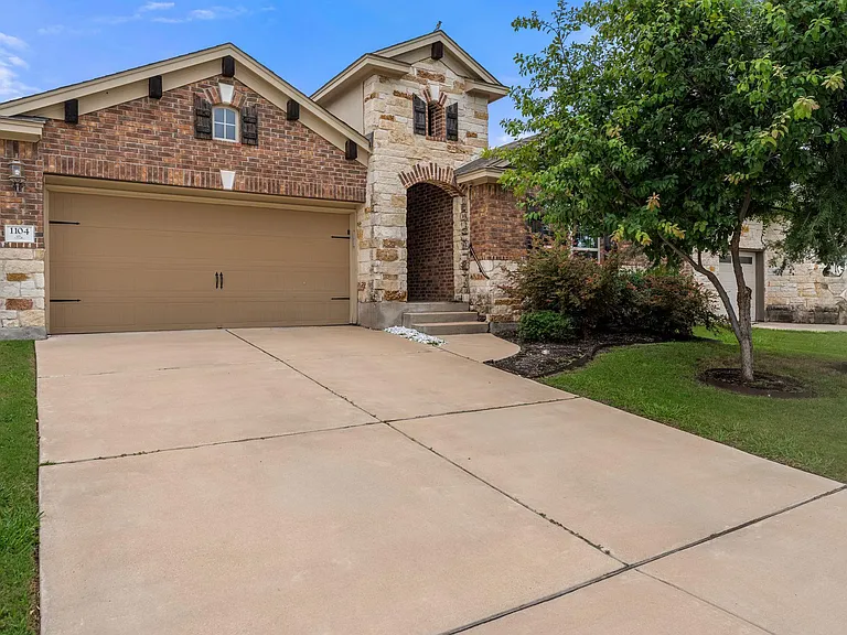 1104 Chad Dr — Photo 1