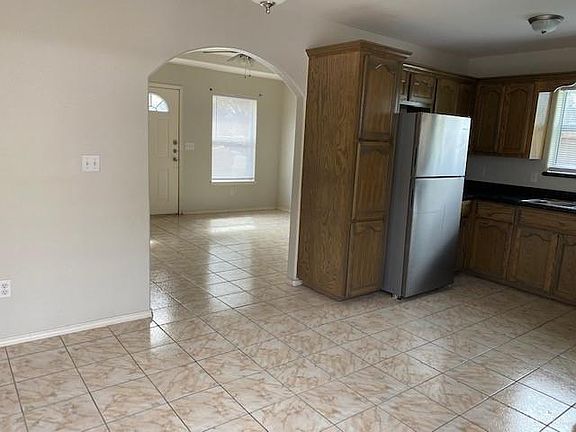 5th image of 704 S Dfw Dr