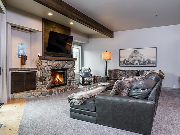 5th image of 171 Valleywood Dr