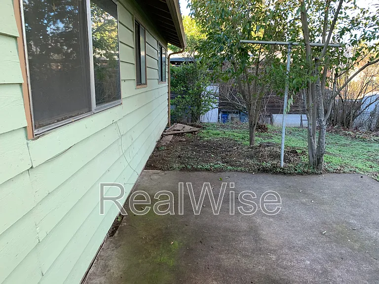 860 Glendale Ave — Photo 21