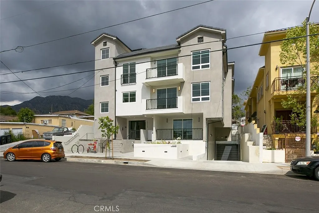 2 bed, 1580 sqft, $3,450 — Photo 1