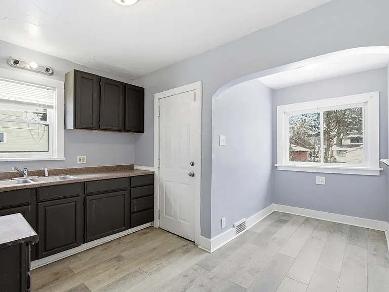 669 Winans Ave — Photo 8