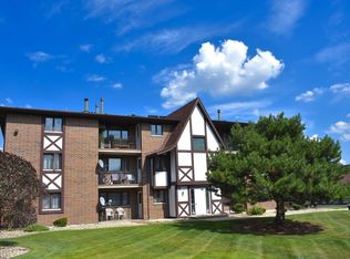 10531 S Roberts Rd APT 2C, Palos Hills, IL 60465