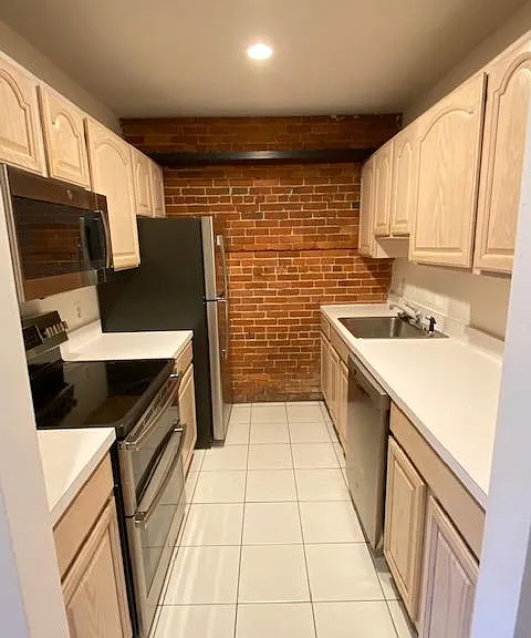 1753 Washington St #8 — Photo 3