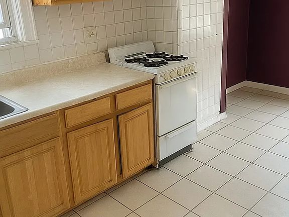 5th image of 654 Liberty Ave