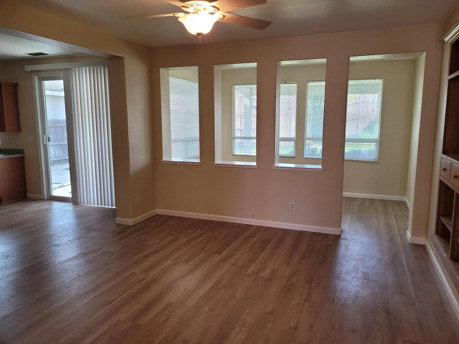 4 bed, 2242 sqft, $2,950 — Photo 4