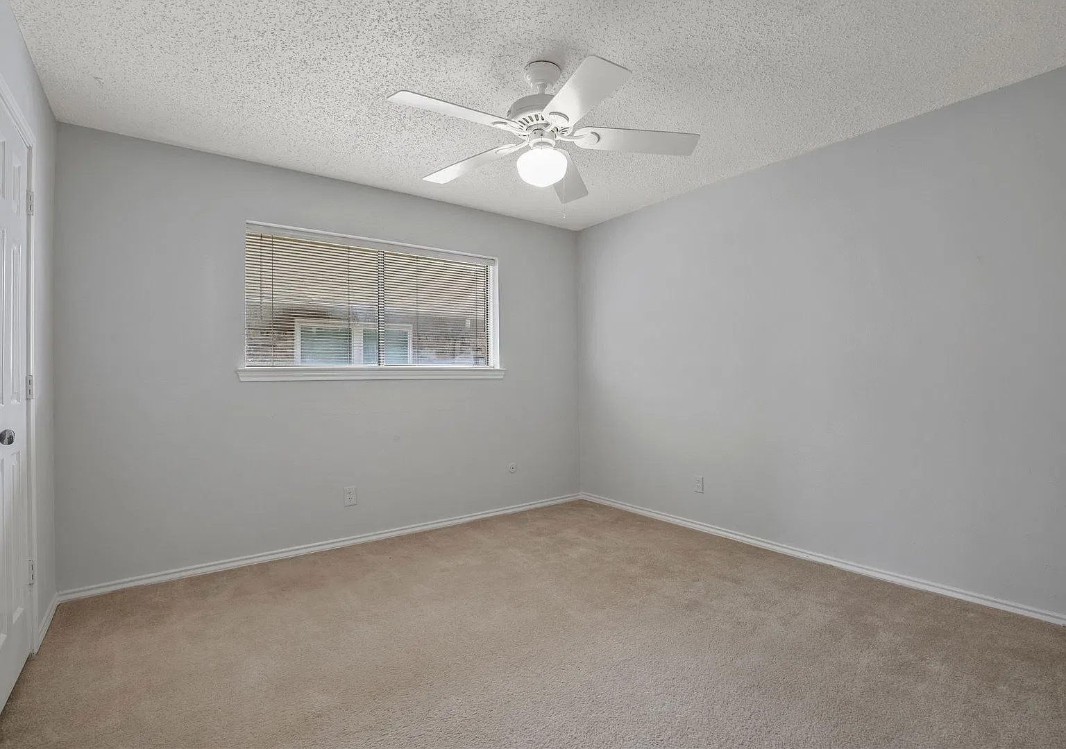 Stunning 4 Bedroom Home in a Great Location! — Photo 1