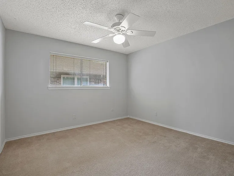 9738 Windham Dr — Photo 16
