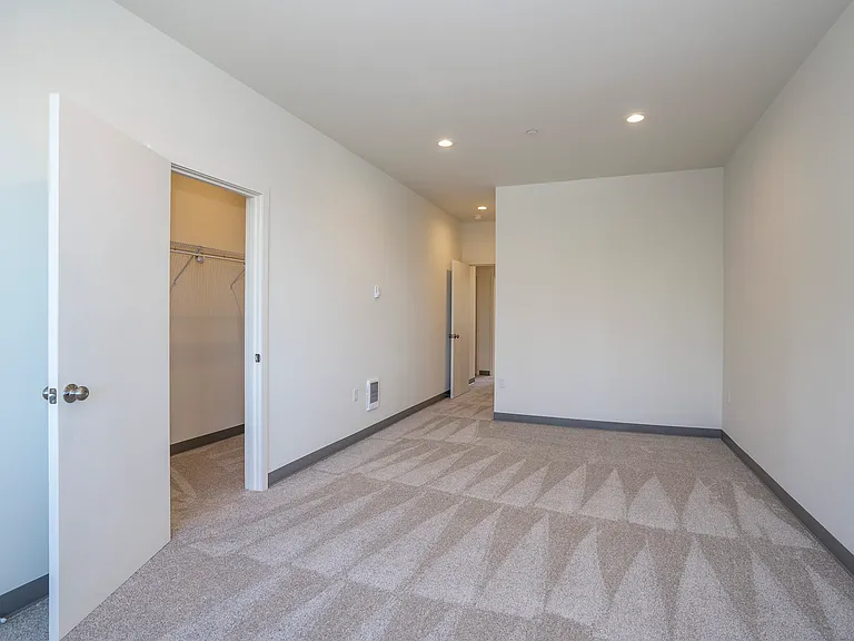 4873 S 48th St #D-2 — Photo 22