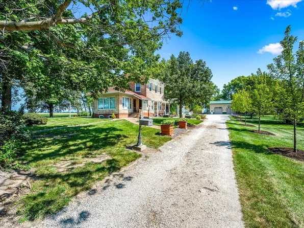 909 N Barnett St, Le Roy, IL 61752