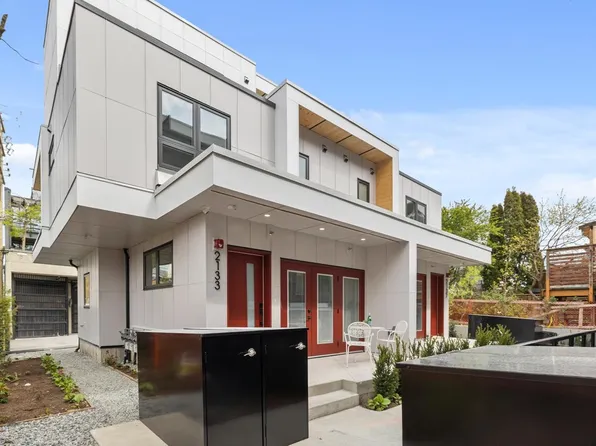 2133 Pender St, Vancouver, BC V5L 2L2