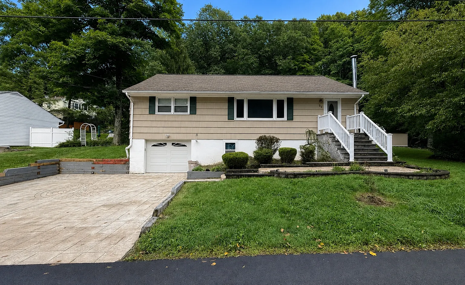 3 bed, 1232 sqft, $3,150 — Photo 1
