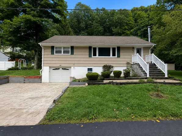 22 Old Creamery Rd, Newton, NJ 07860