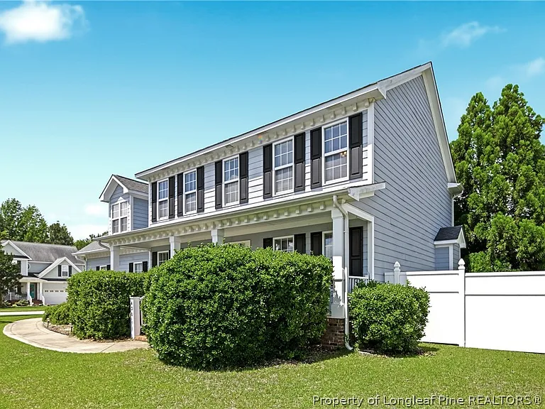 420 Thorncliff Dr — Photo 2