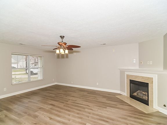 4th image of 608 Blossom Hill Dr