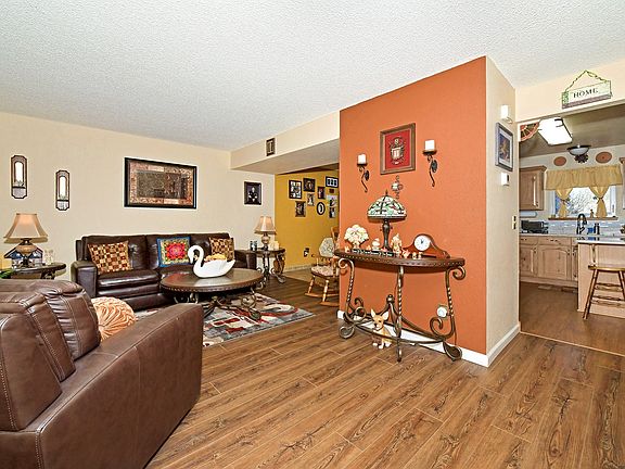 3rd image of 895 Daffodil St