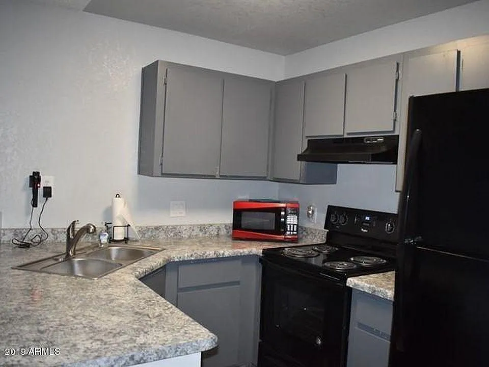 2700 S White Mountain Rd — Photo 2