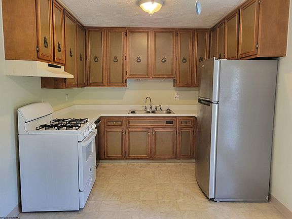 5th image of 929 Garrison Ave