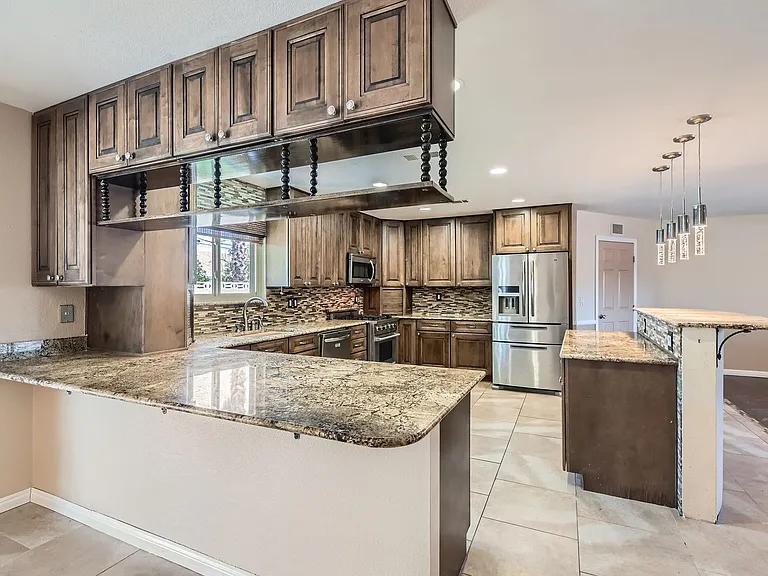 733 Strawberry Pl — Photo 6