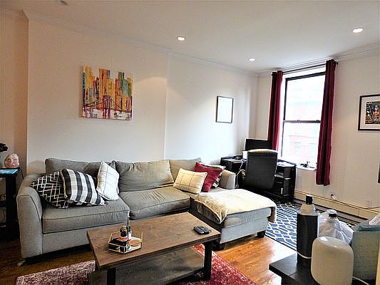 4th image of 220 E 14th St APT 5F