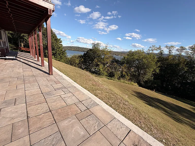 856 River Rd #B — Photo 1
