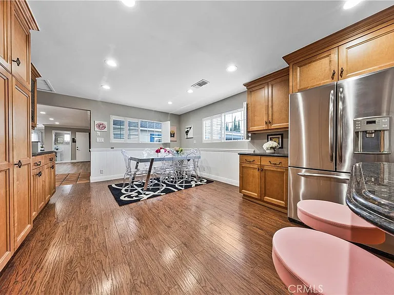 927 Montecito Dr — Photo 18