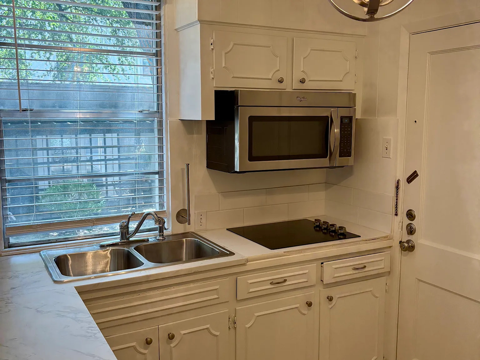 1 bed, 846 sqft, $1,850 — Photo 4