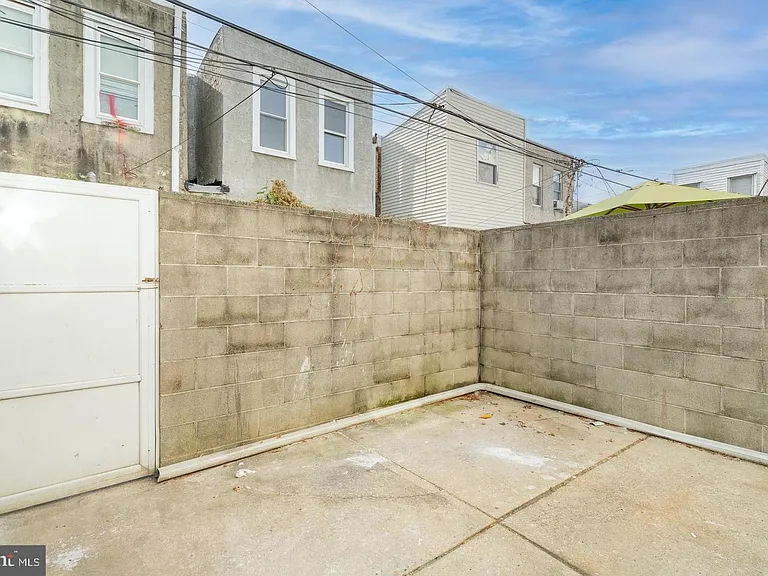 438 Dudley St — Photo 7