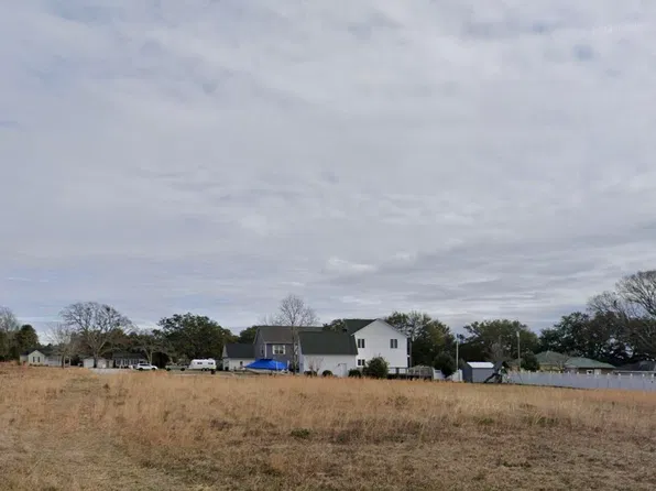 1106 Landing Court, Hubert, NC 28539