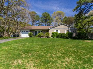 5 Shelley Dr, Middle Island, NY