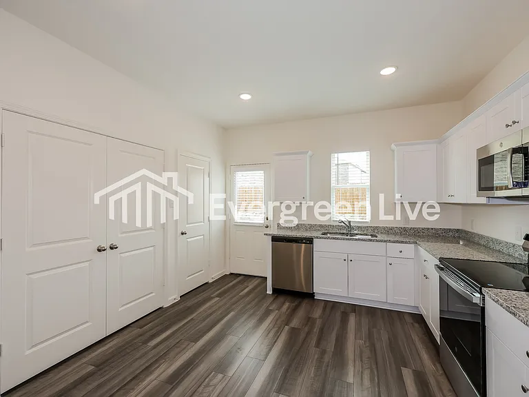6069 Mojave Dr — Photo 7