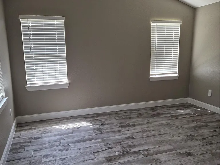 209 Florence St — Photo 12