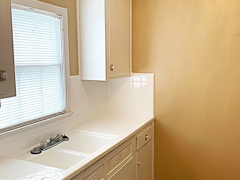 5017 Fairfax St — Photo 4