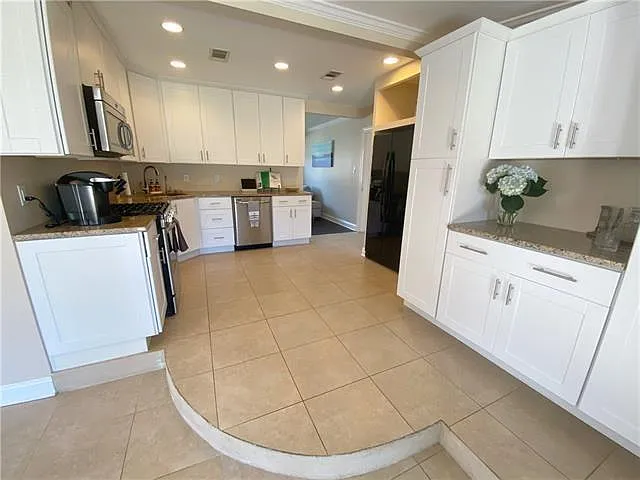 644 Oaklawn Dr — Photo 8