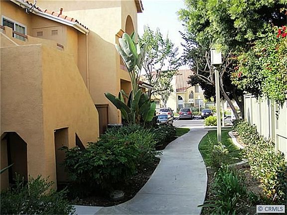 walk way to unit