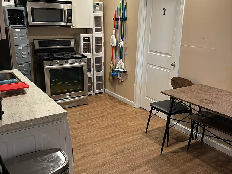 923 Sacramento Ave #5 — Photo 3