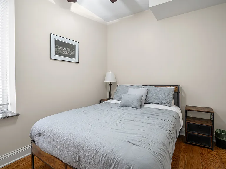 2117 W Irving Park Rd #2R — Photo 6