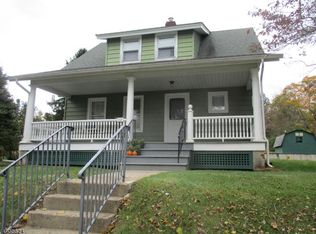 12 Hillcrest Ave, Gladstone, NJ 07934